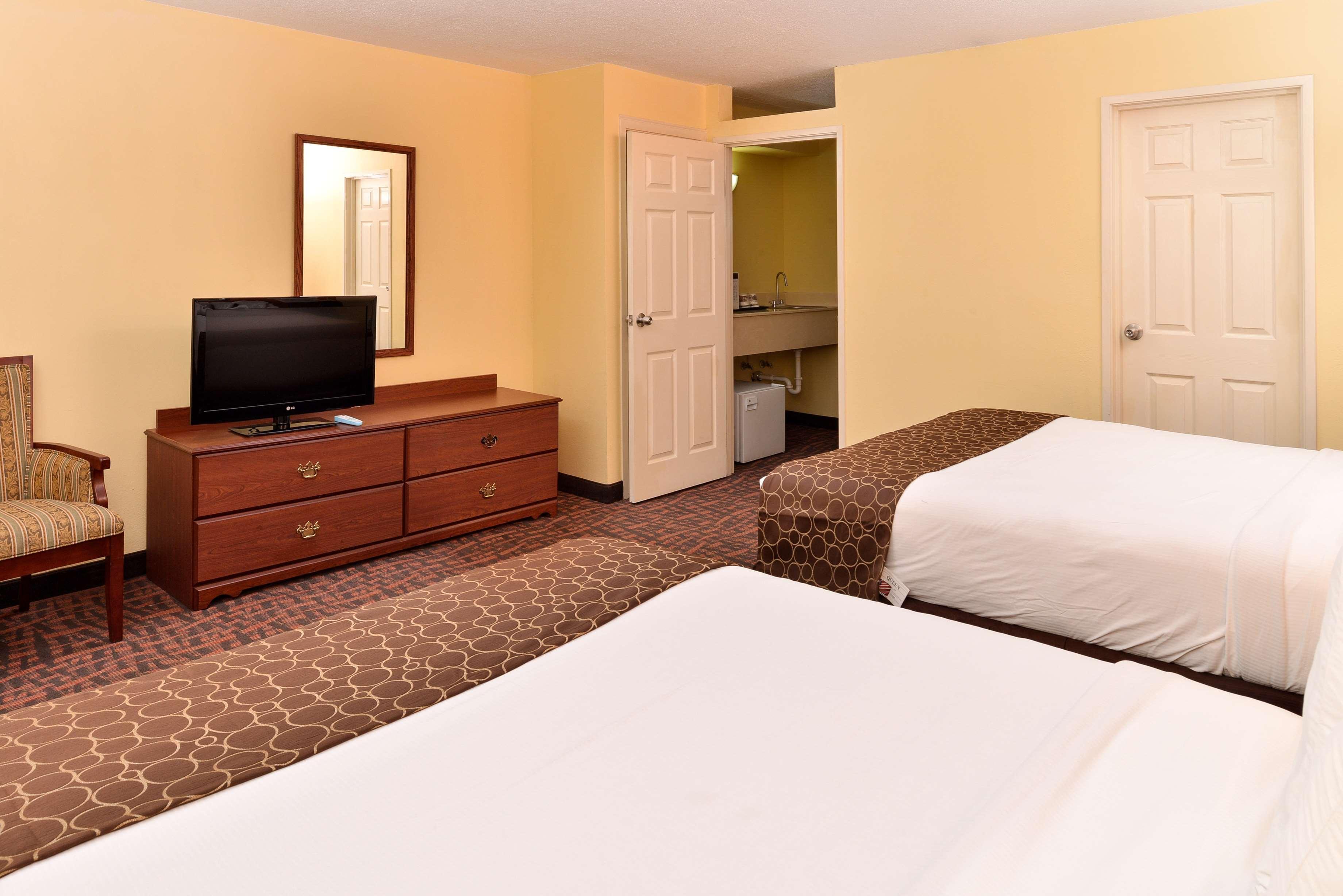 Best Western Louisville East Inn & Suites מראה חיצוני תמונה