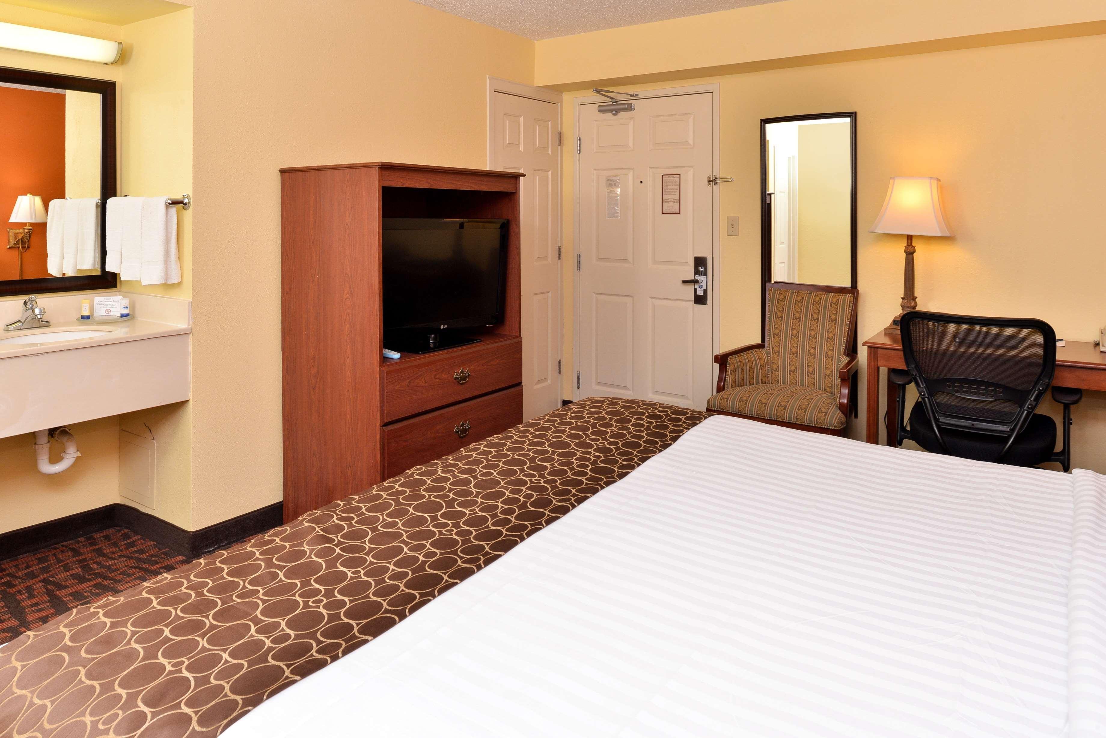 Best Western Louisville East Inn & Suites מראה חיצוני תמונה