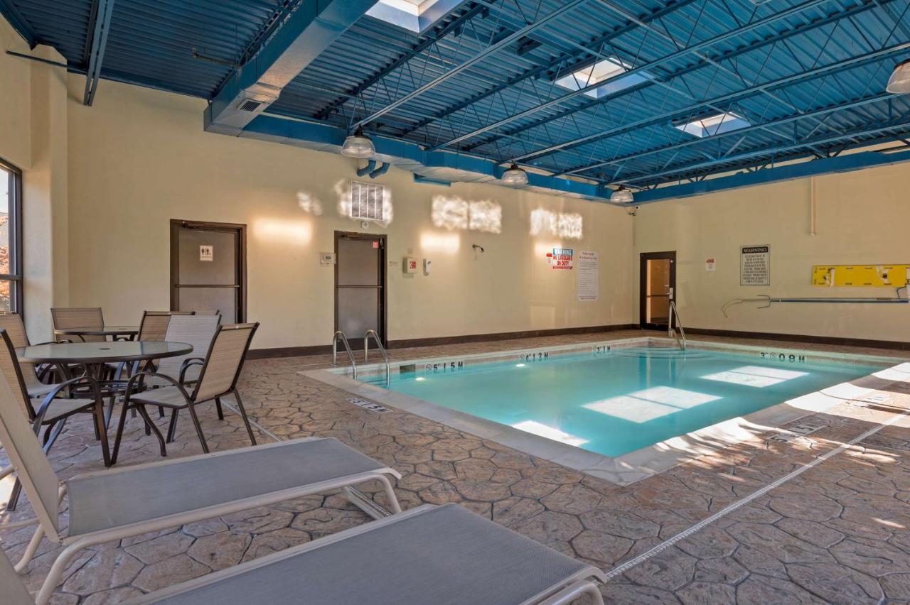 Best Western Louisville East Inn & Suites מראה חיצוני תמונה