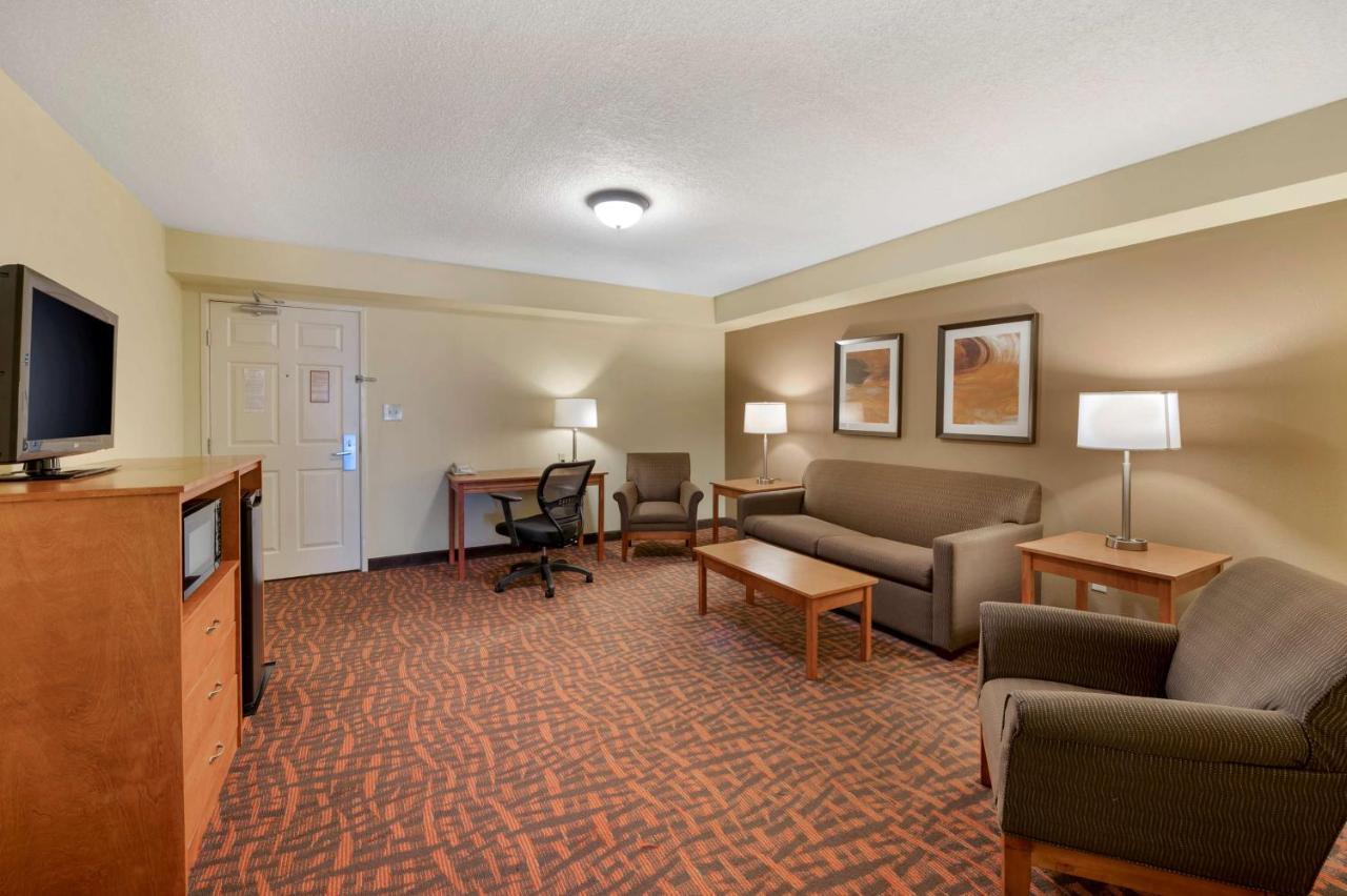 Best Western Louisville East Inn & Suites מראה חיצוני תמונה