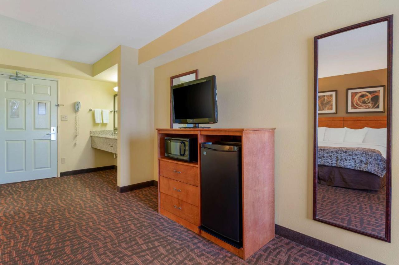 Best Western Louisville East Inn & Suites מראה חיצוני תמונה