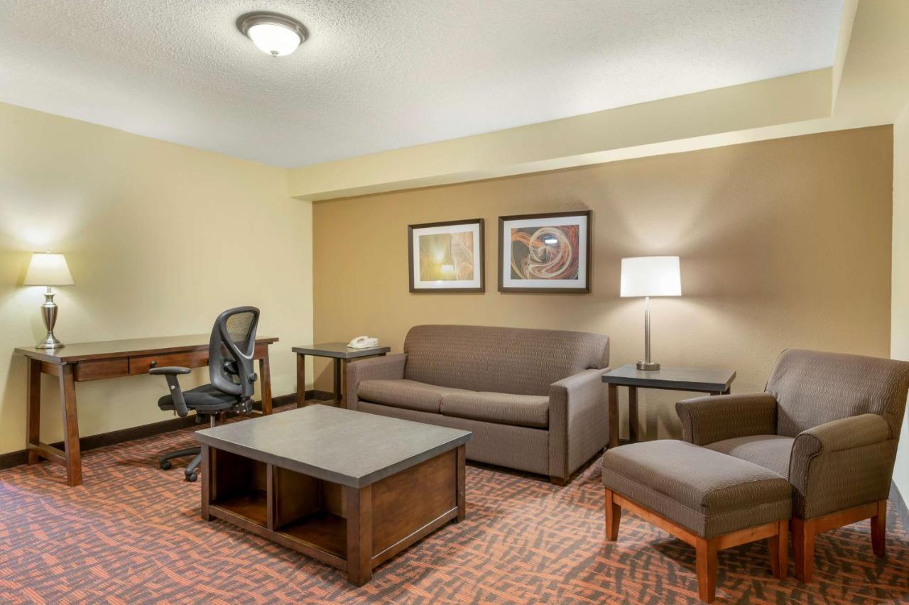Best Western Louisville East Inn & Suites מראה חיצוני תמונה