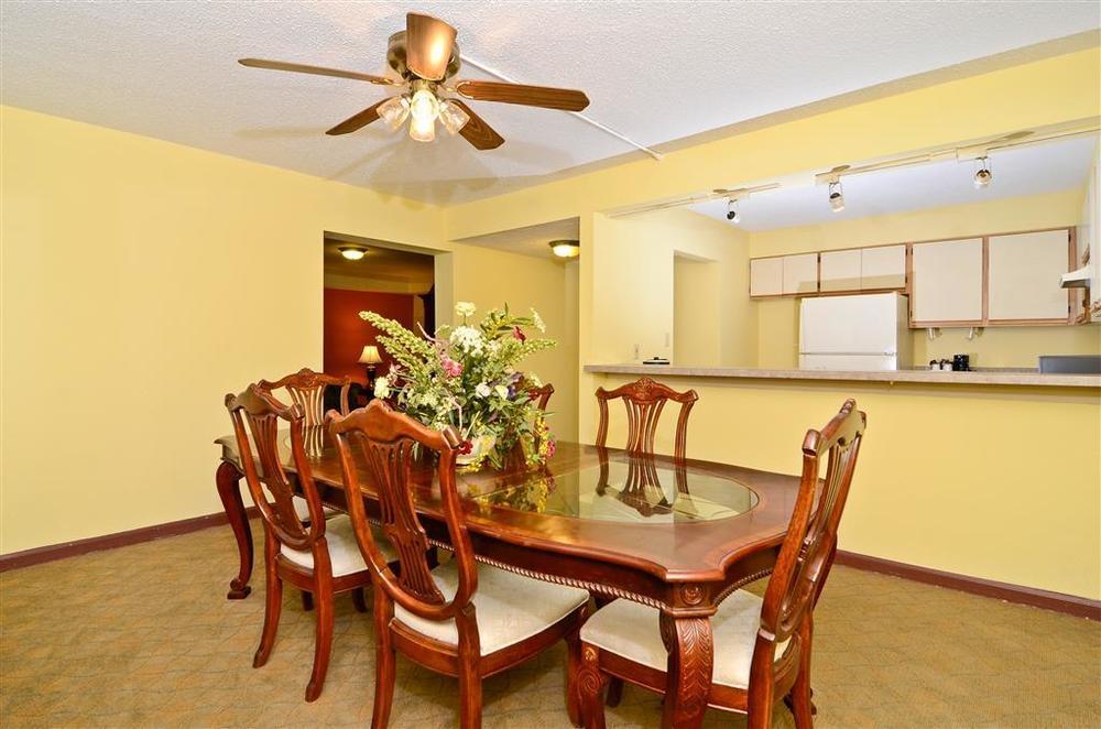 Best Western Louisville East Inn & Suites חדר תמונה