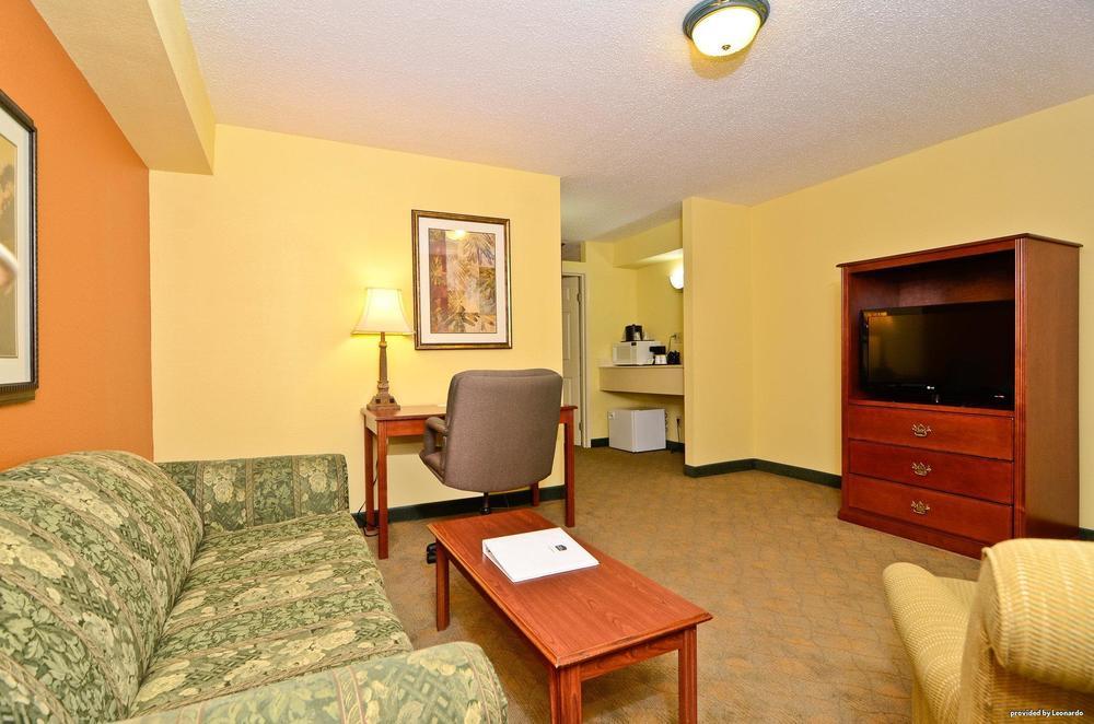 Best Western Louisville East Inn & Suites חדר תמונה