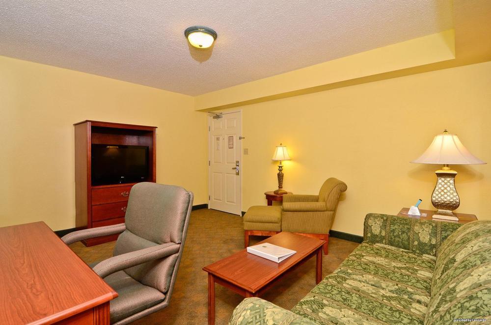 Best Western Louisville East Inn & Suites חדר תמונה