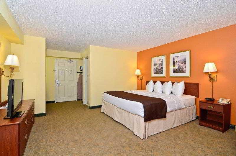 Best Western Louisville East Inn & Suites מראה חיצוני תמונה